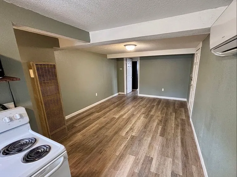 412 S 10th St #2 — Photo 3