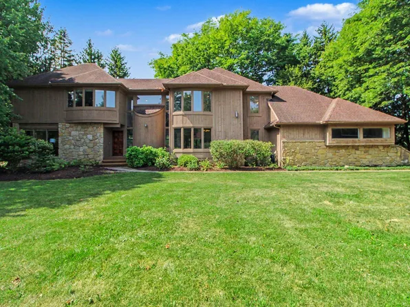 4837 Starak Ln, Ann Arbor, MI 48105