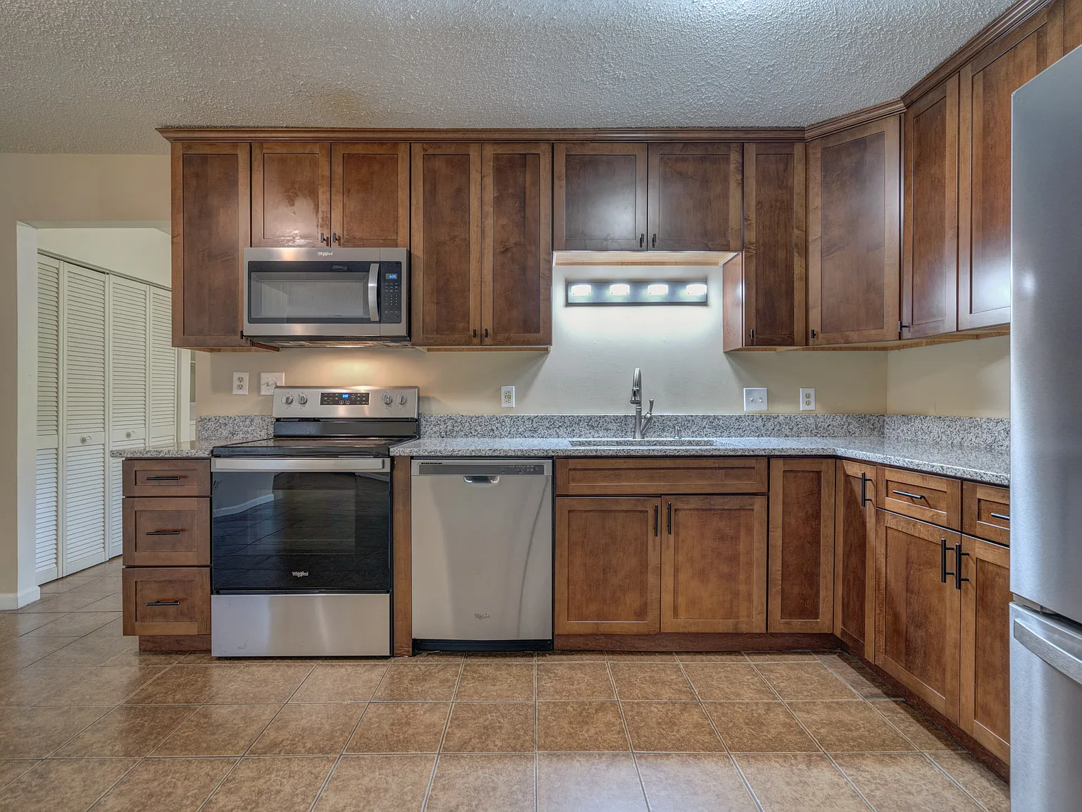 135 Clover Valley Cir — Photo 2