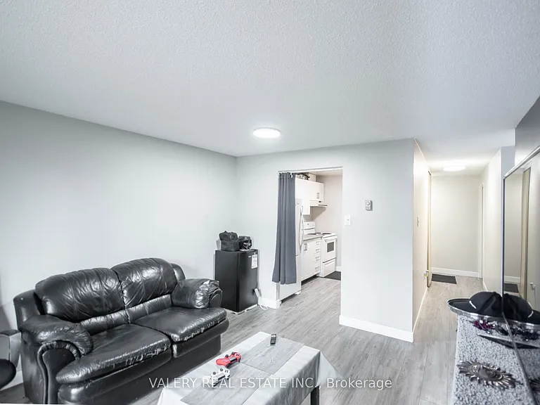 626 1st St #101 — Photo 10