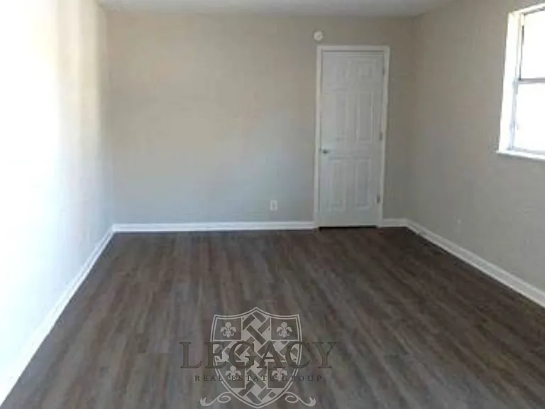1312 Searcy St — Photo 3
