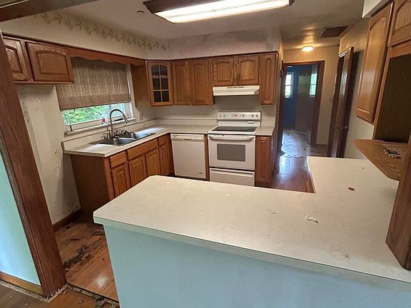 5th image of 751 Carol Dr