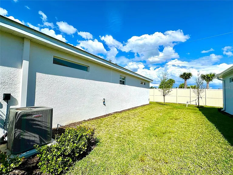 8225 Shore Lake Dr — Photo 35