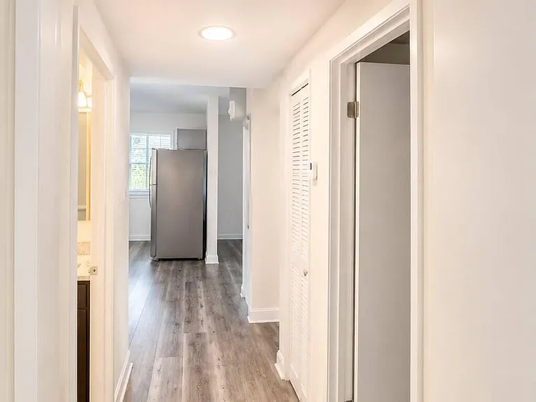 700 Nottingham Cir #E — Photo 5