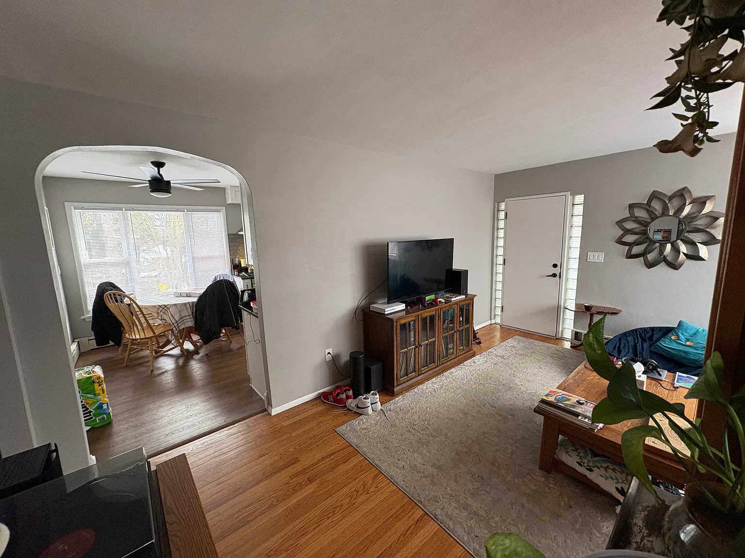 4 bed, 2.5 bath, 1412 sqft, $3,700 — Photo 3
