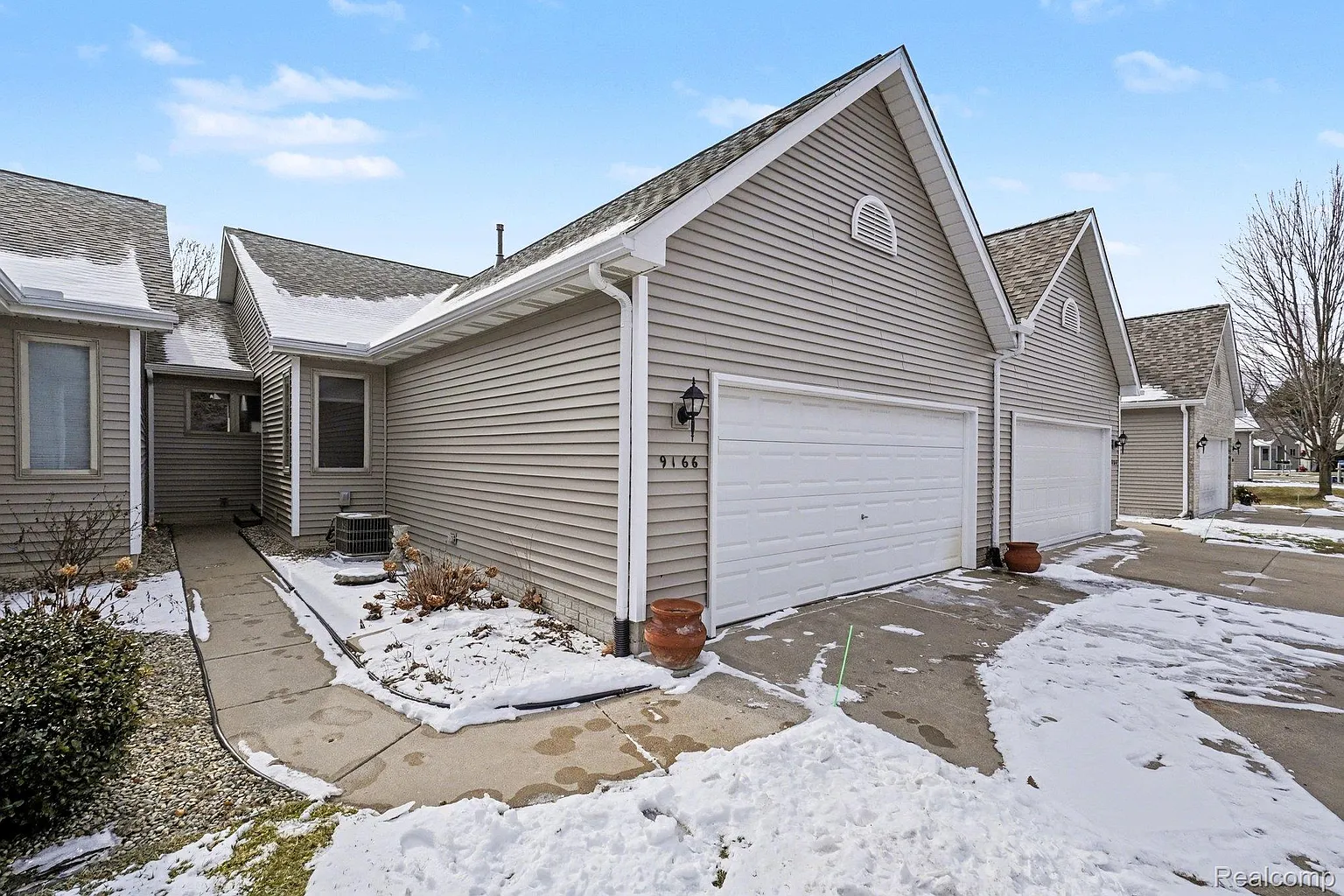 9166 Emily Dr photo 1