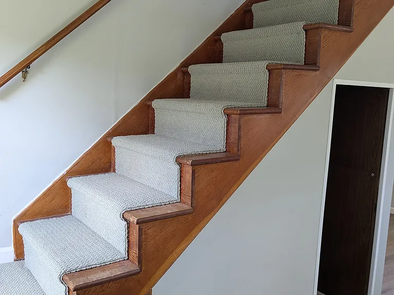 Full view of stairs
