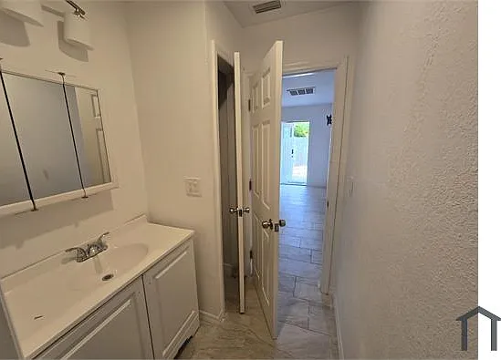 520 Drury Ln #522 — Photo 8