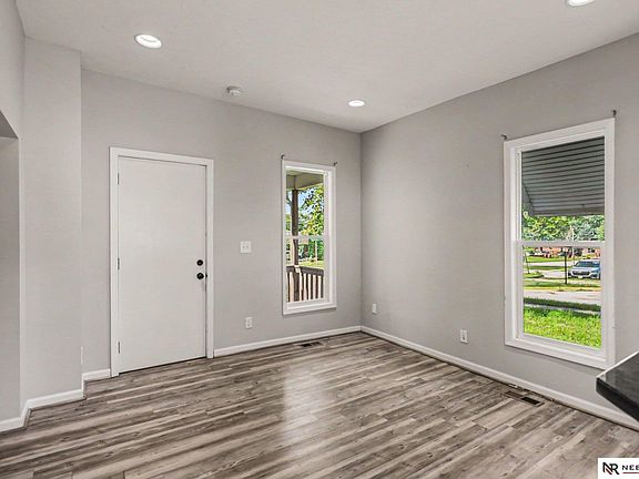 5th image of 4604 Stockwell St