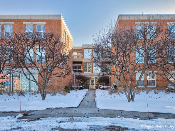 1925 Lake Ave Unit 213, Wilmette, IL 60091