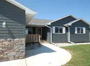1217 Grand View Dr, Beresford, SD 57004