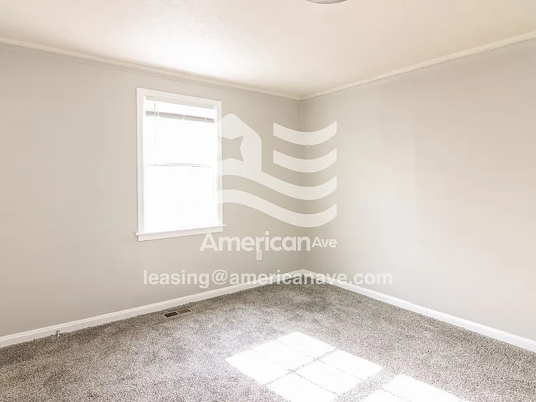 1251530_011_bedroom_12.jpg