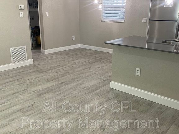 4th image of 140 E Muriel St