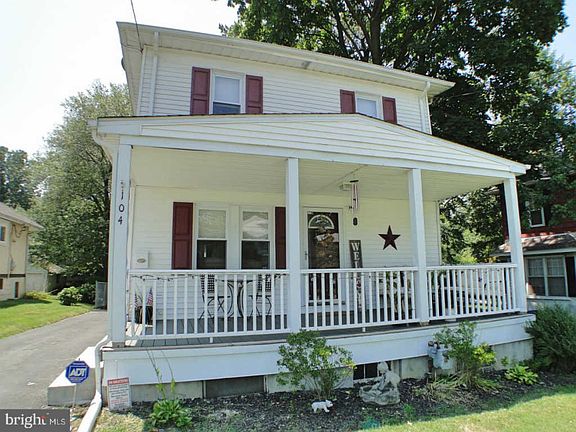 2nd image of 104 W Gardner Ave