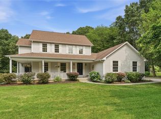 136 Holly Hills Ln, Saunderstown, RI 02874