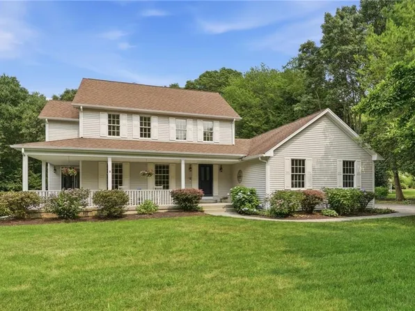 136 Holly Hills Ln, Saunderstown, RI 02874
