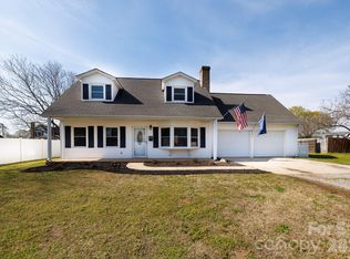 101 Woodland Dr, Clover, SC