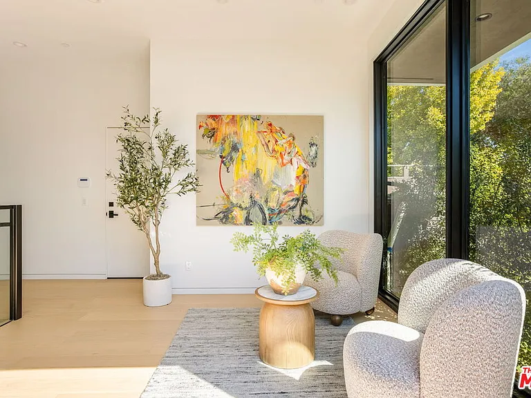 822 Superba Ave — Photo 20
