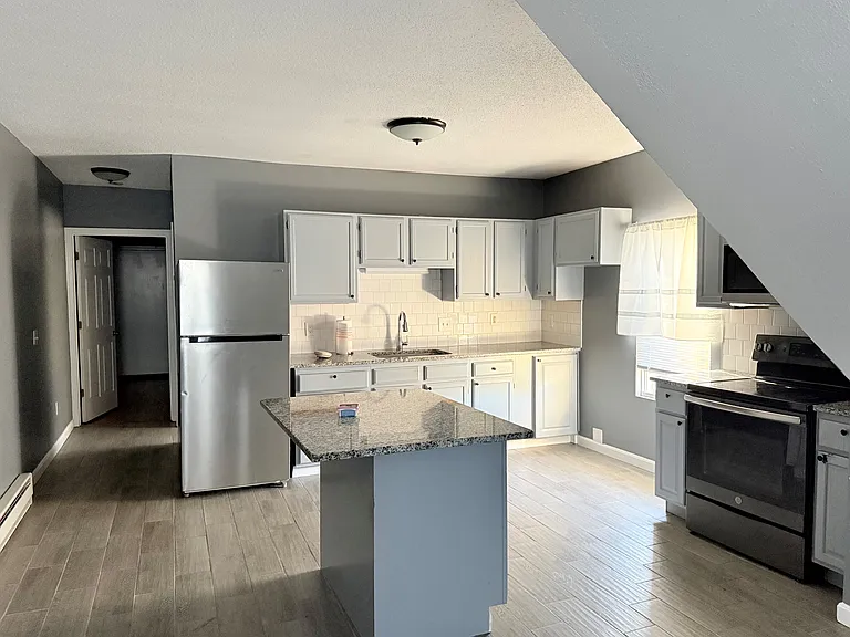 99-101 Beacon Ave #3 — Photo 3