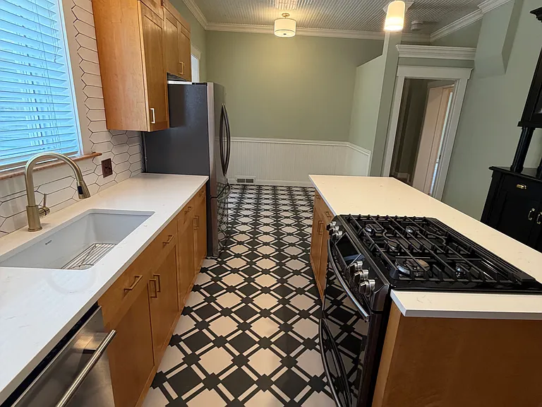 1122 E Westminster Ave — Photo 8