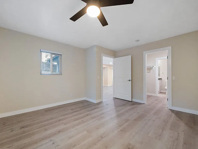 Sunset Cliffs Apartments — Photo 8