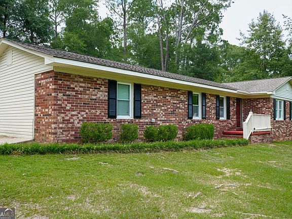 3rd image of 307 Pinewood Dr