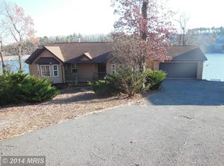 120 Lake Shore Dr, Cross Junction, VA 22625