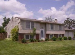 710 Meadowview Ln, Greenwood, IN 46142