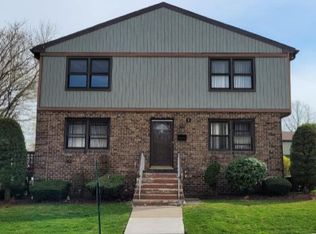 1 Highview Dr, Woodbridge, NJ 07095