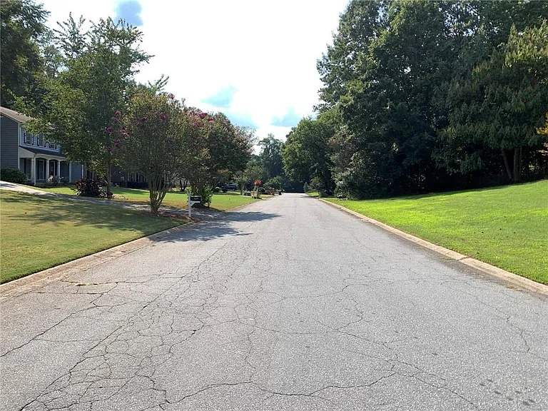 4536 Woodlawn Lake Dr — Photo 50