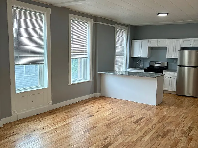 24 Hart St — Photo 1