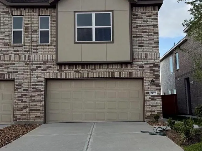 2207 Salinas Dr — Photo 1