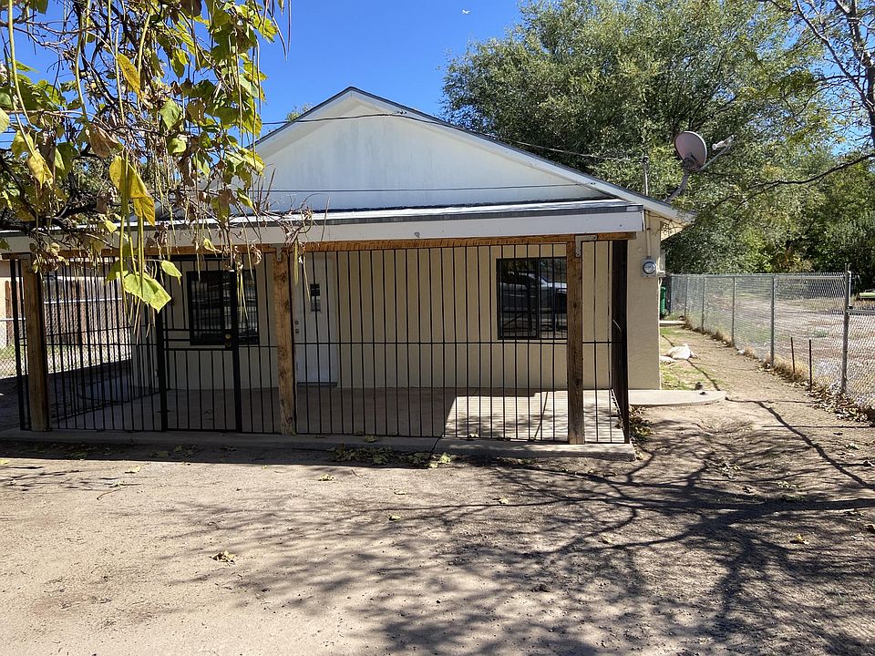 1st image of 244 Atrisco Dr SW APT D