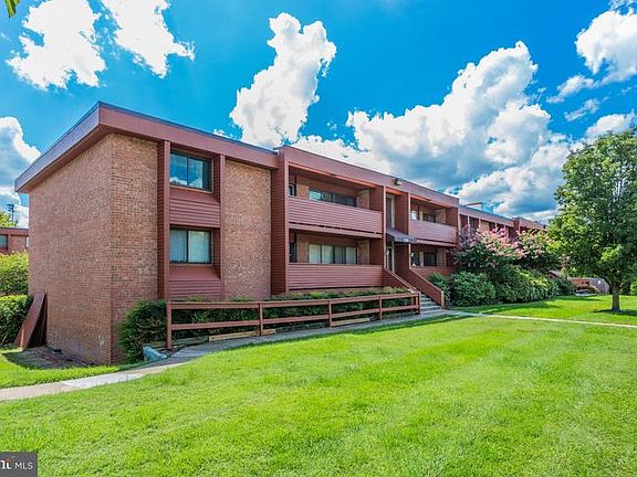 3rd image of 1511 S George Mason Dr APT 10