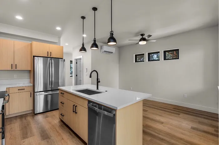 2548 SW Yew Ave #103 — Photo 6