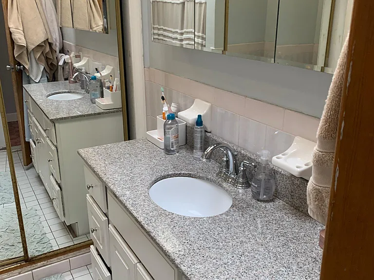 760 E 8th St #3 — Photo 11