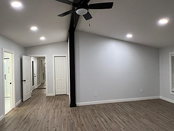 5th image of 228 Brandonwood Dr