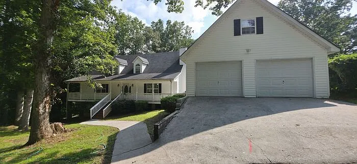 3 bed, 2.0 bath, 2236 sqft, $2,250 — Photo 1