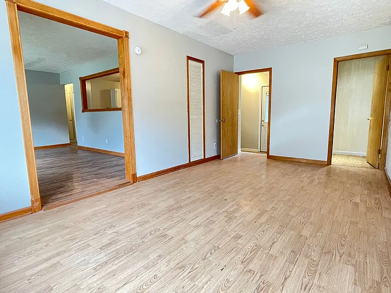 10909 Leavenworth St — Photo 6