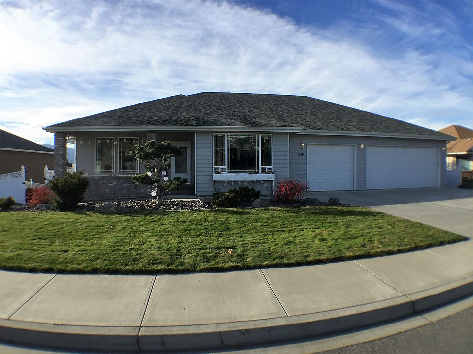 1644 Holly Ln