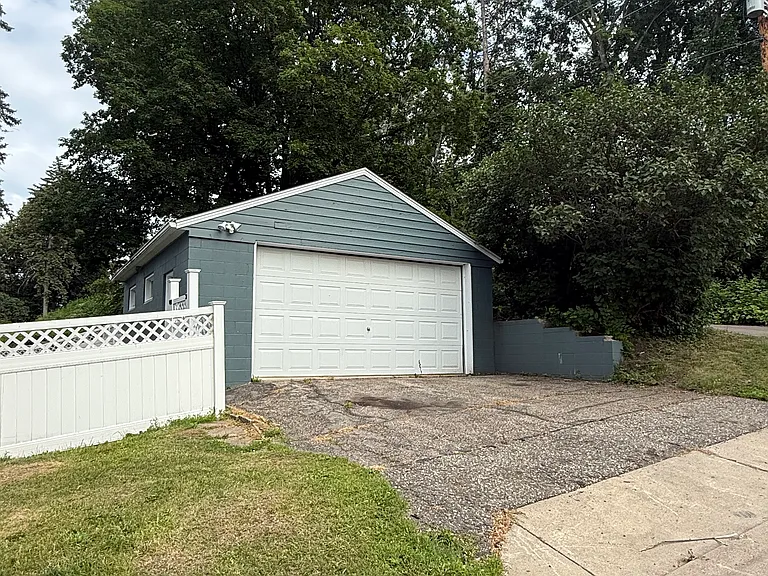 1 E Lake St — Photo 12