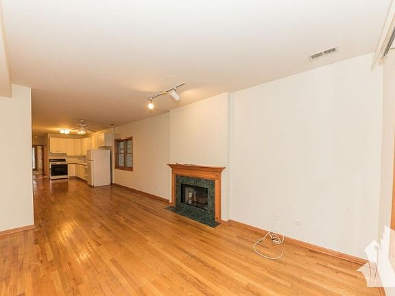 3rd image of 930 N Paulina St