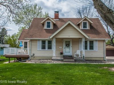 1132 66th St, Windsor Heights, IA, 50324
