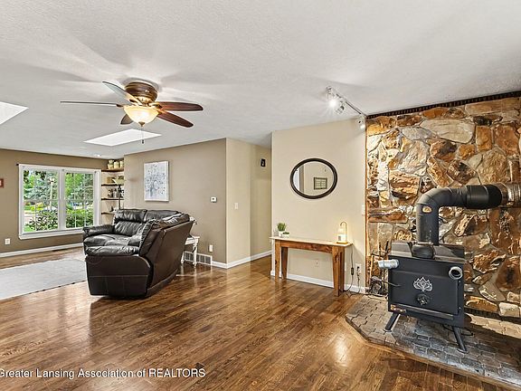 5th image of 471 Windrock Ln