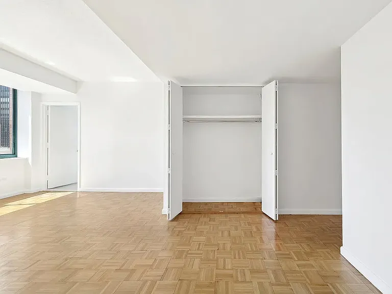200 W 60th St #6B — Photo 2