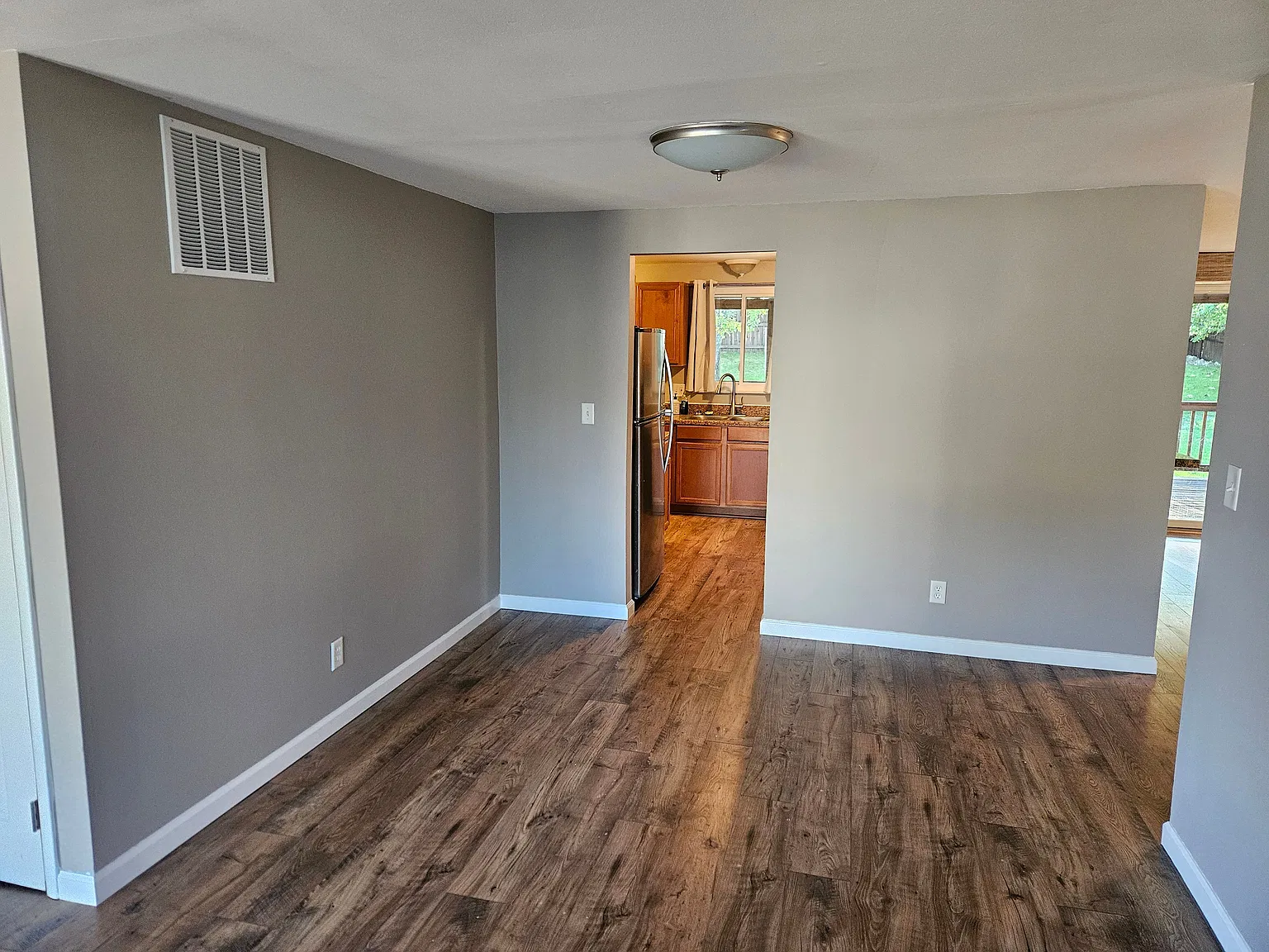 3 bed, 1.5 bath, 1262 sqft, $2,100 — Photo 4