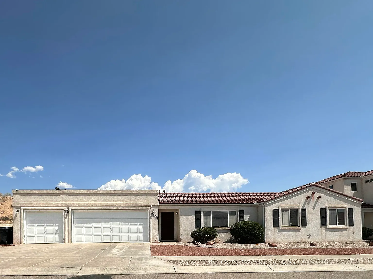 3 bed, 2.0 bath, 1221 sqft, $2,500 — Photo 1
