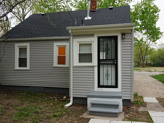 2nd image of 2202 Isabelle St