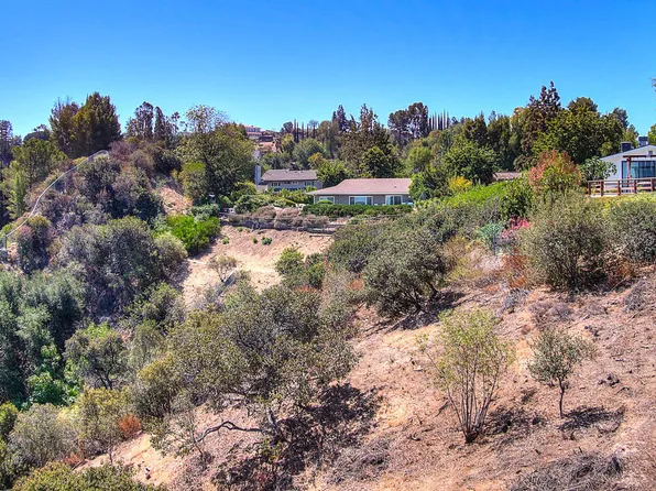 4491 La Barca Dr, Tarzana, CA 91356