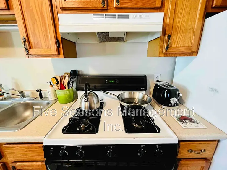 358-360 N Winooski Ave #3 — Photo 4